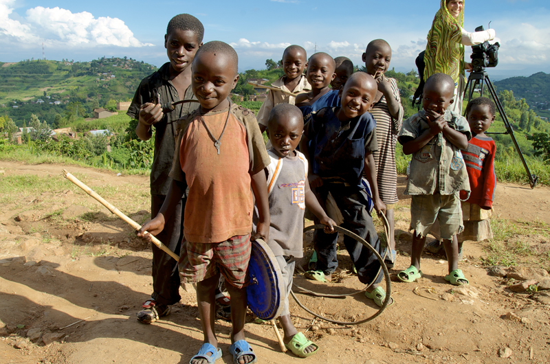 The assignment was Sophie Spillemaeckers’ second visit to DR Congo. After studies in Visual Anthropology (the production of ethnographic visual material) she did field work among the Bashi people near Bukavu. She also worked as an environmental consultant and researcher on sustainable development before going back to filmmaking in 2010.