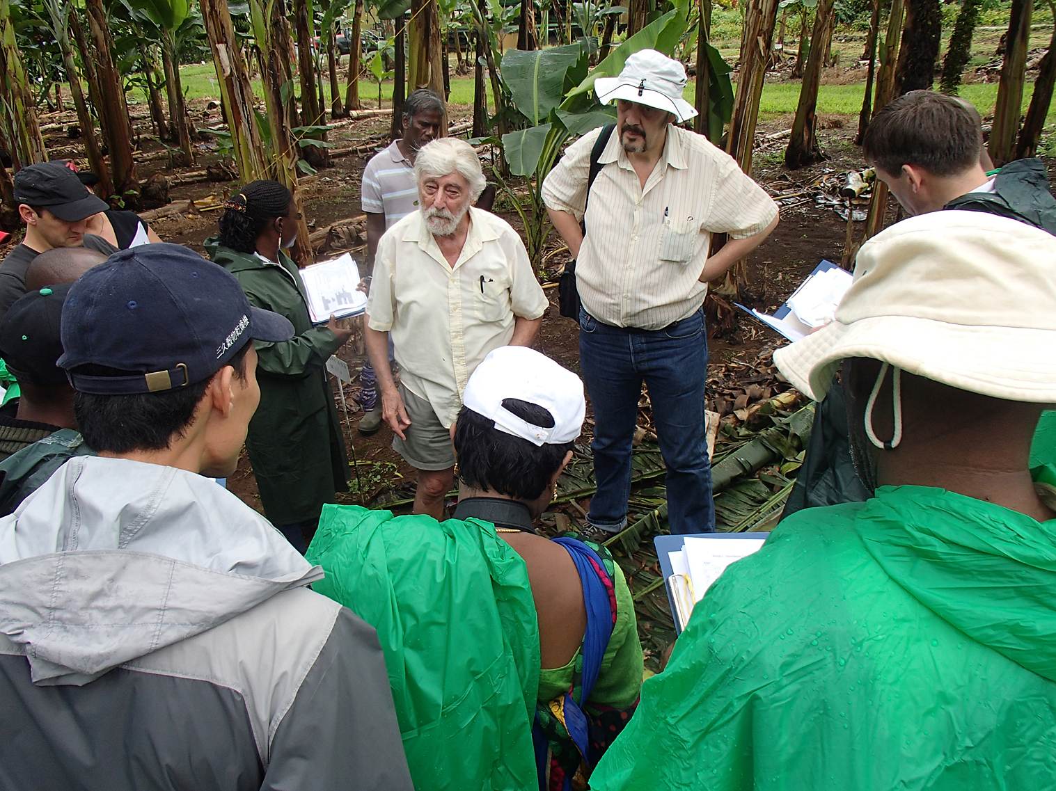 Edmond de Langhe (left) and Jean-Pierre Horry conducting an exercise on characterization.